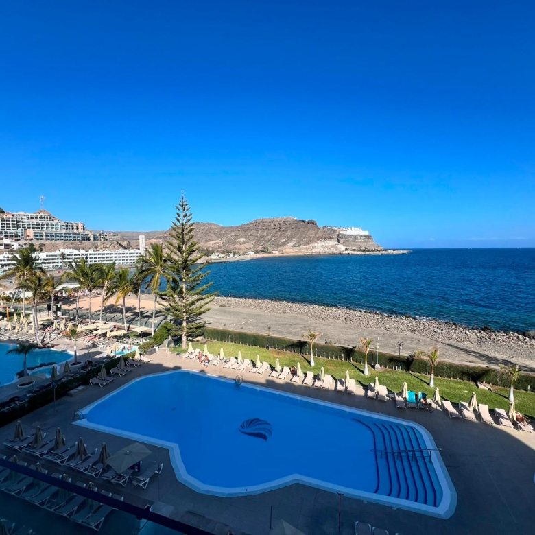 APARTAMENTO CON VISTAS AL MAR Y PISCINA CLIMATIZADA!!! Suministros incluidos en el precio!!!!