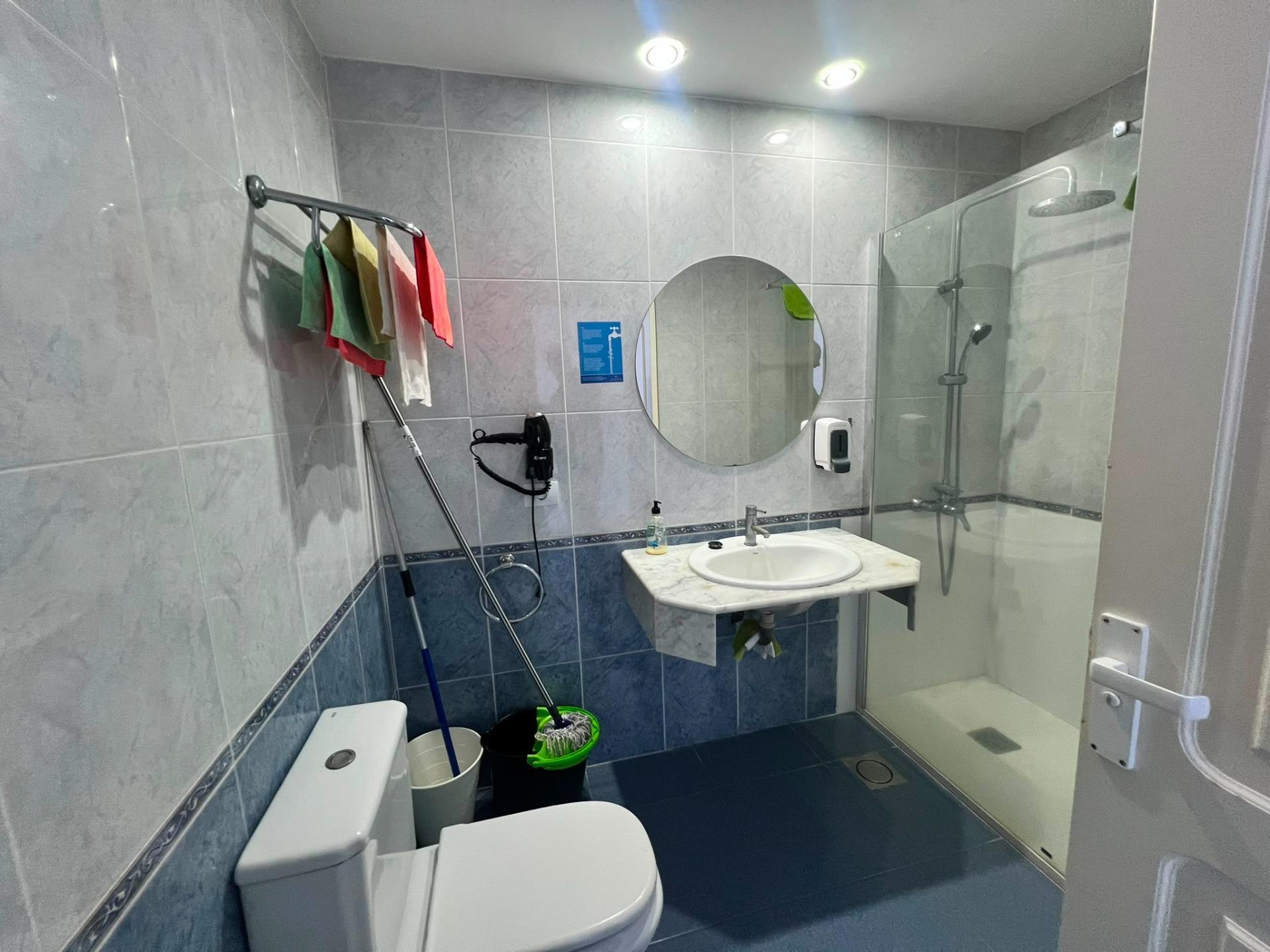 APARTAMENTO CON VISTAS AL MAR Y PISCINA CLIMATIZADA!!! Suministros incluidos en el precio!!!!