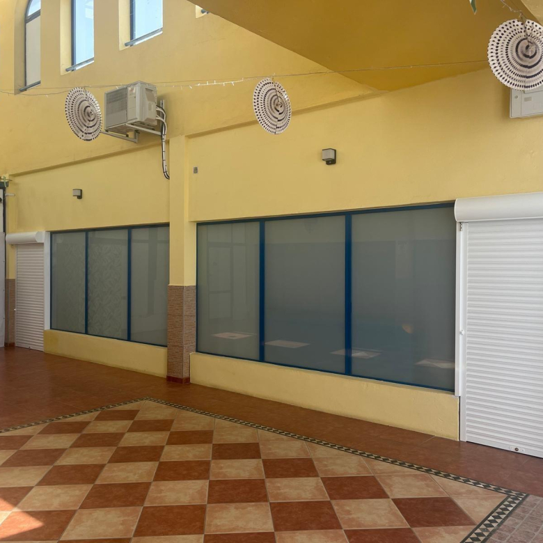 Fully renovated commercial premises with private area for sale