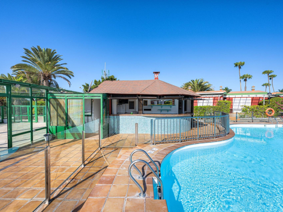 Local con Terraza de 73 m² y Bar junto a Piscina en Verdemar, Maspalomas