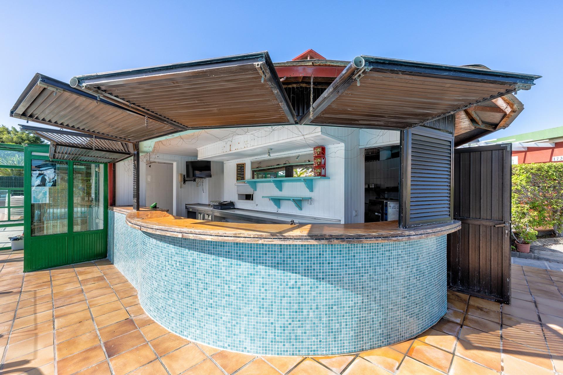 Local con Terraza de 73 m² y Bar junto a Piscina en Verdemar, Maspalomas