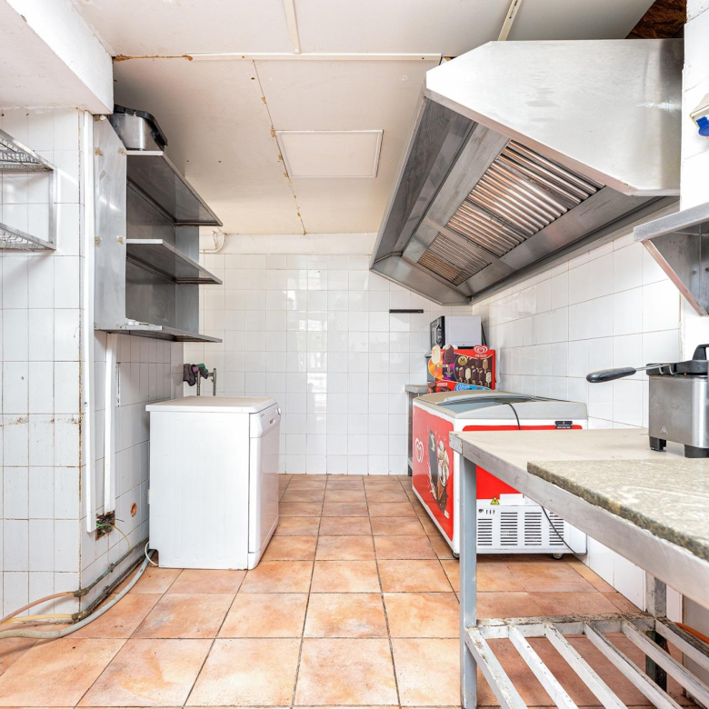 Local con Terraza de 73 m² y Bar junto a Piscina en Verdemar, Maspalomas