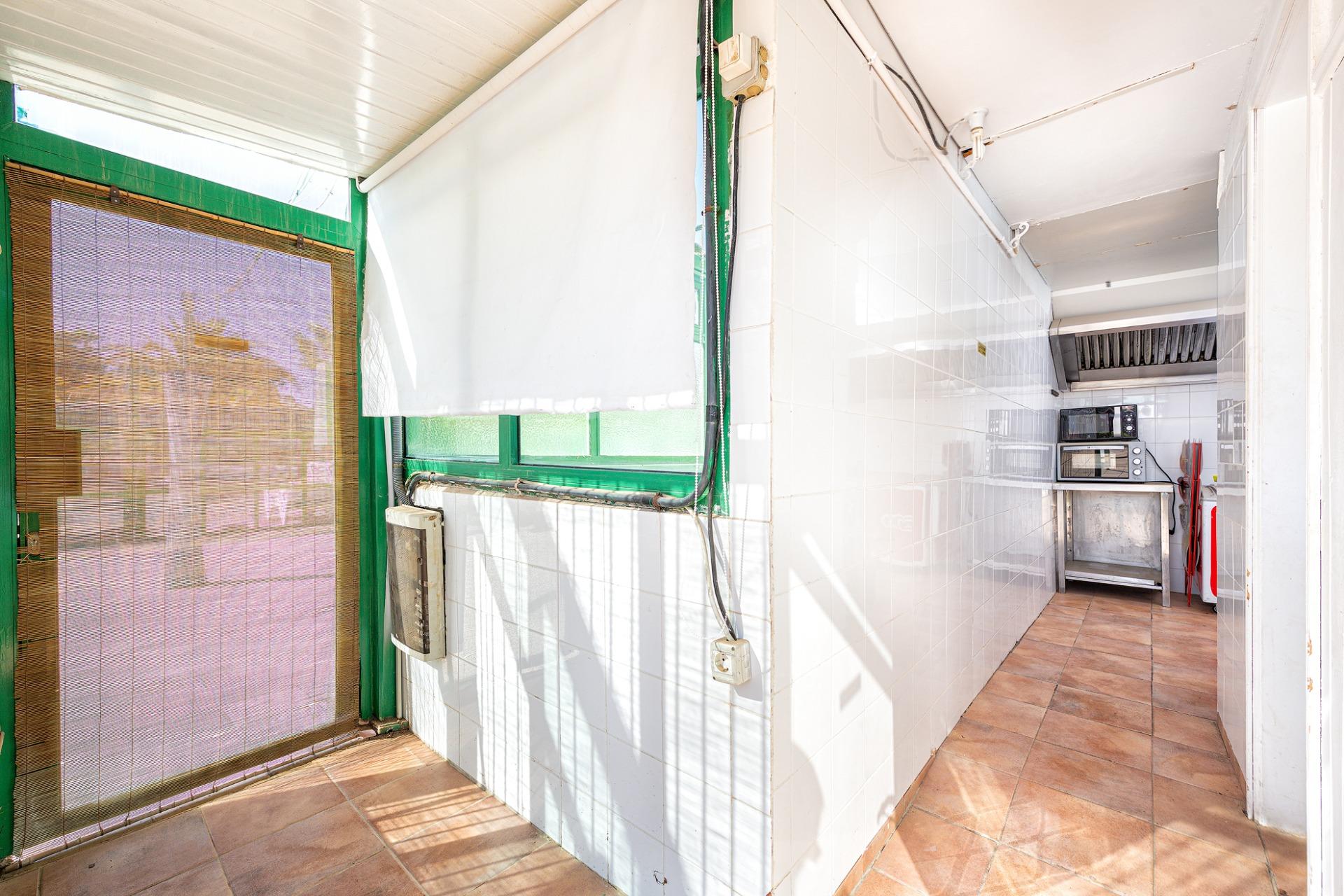 Local con Terraza de 73 m² y Bar junto a Piscina en Verdemar, Maspalomas