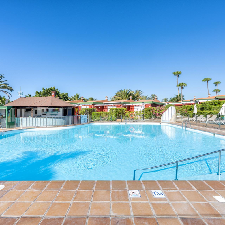 Local con Terraza de 73 m² y Bar junto a Piscina en Verdemar, Maspalomas