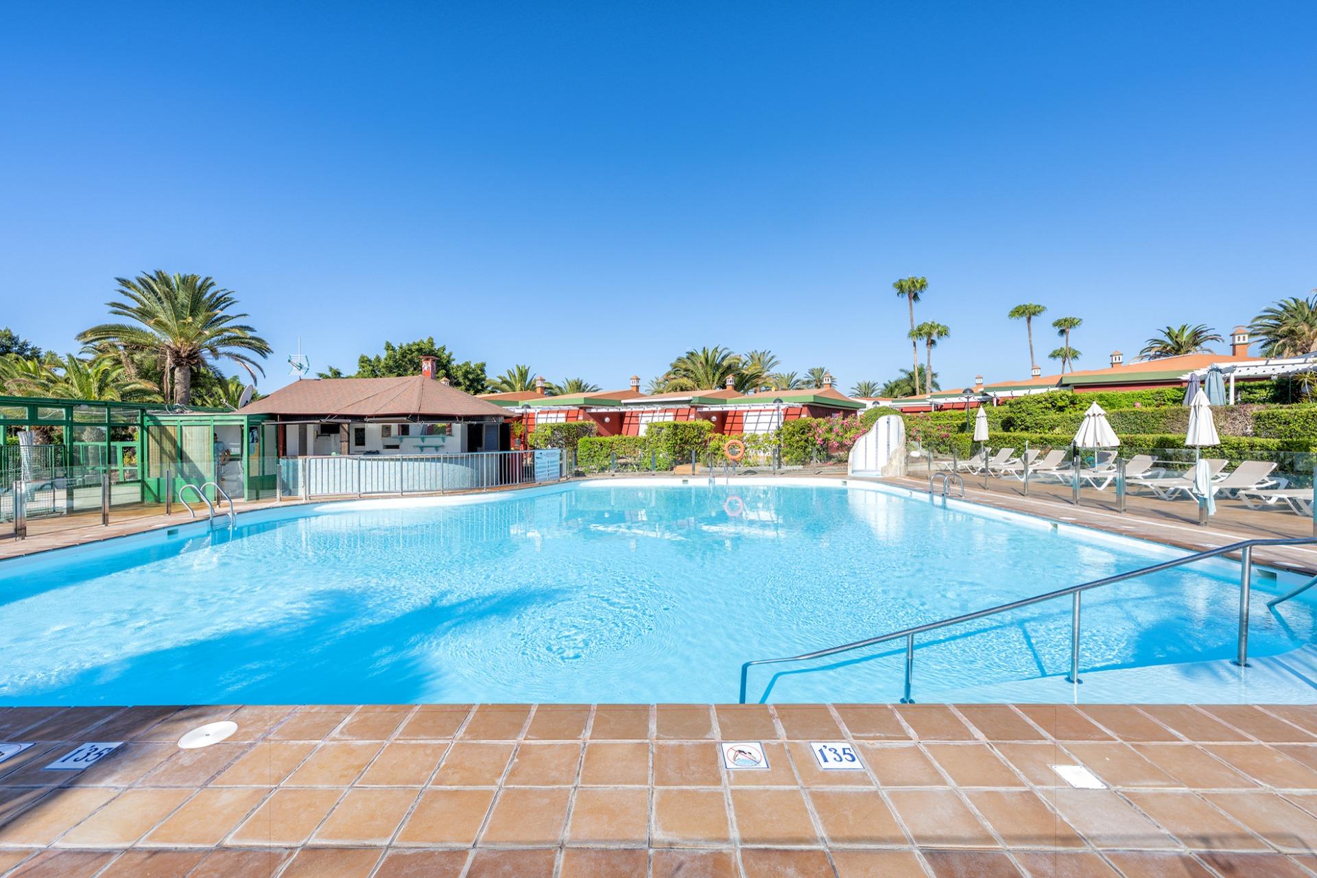 Local con Terraza de 73 m² y Bar junto a Piscina en Verdemar, Maspalomas