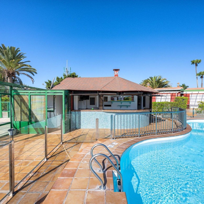 Local con Terraza de 73 m² y Bar junto a Piscina en Verdemar, Maspalomas