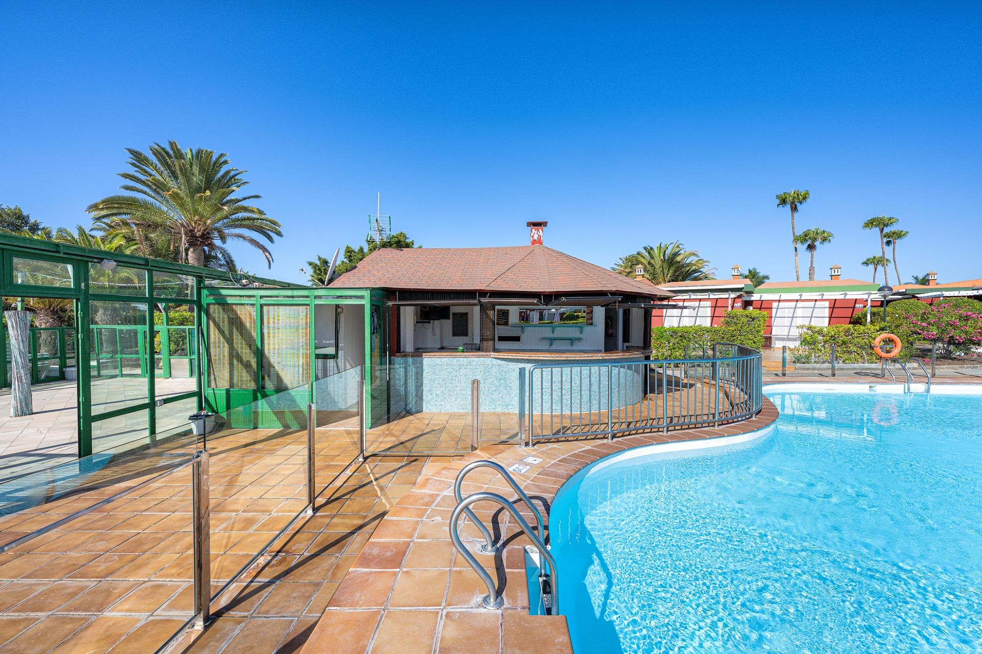 Local con Terraza de 73 m² y Bar junto a Piscina en Verdemar, Maspalomas