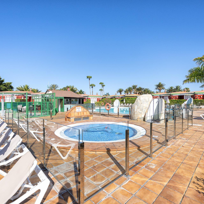 Local con Terraza de 73 m² y Bar junto a Piscina en Verdemar, Maspalomas