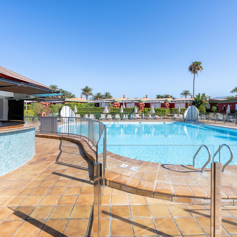 Local con Terraza de 73 m² y Bar junto a Piscina en Verdemar, Maspalomas