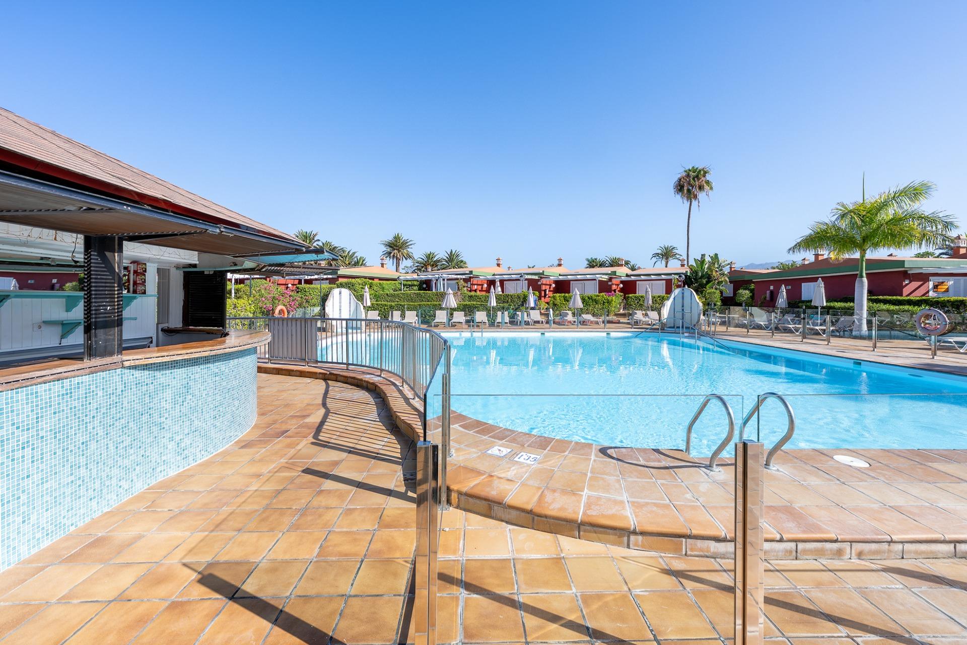 Local con Terraza de 73 m² y Bar junto a Piscina en Verdemar, Maspalomas