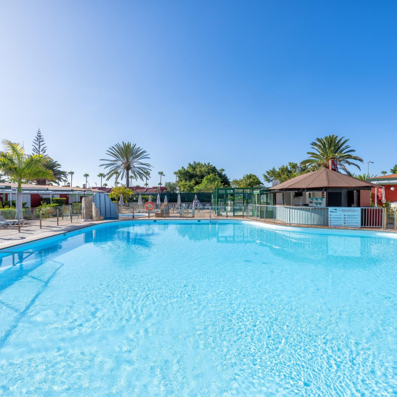 Local con Terraza de 73 m² y Bar junto a Piscina en Verdemar, Maspalomas