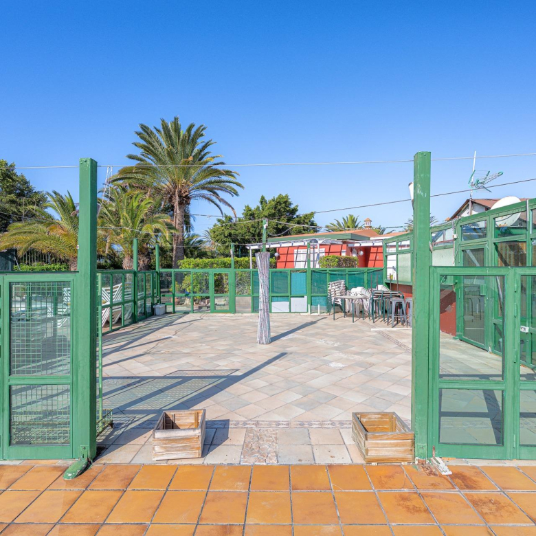 Local con Terraza de 73 m² y Bar junto a Piscina en Verdemar, Maspalomas