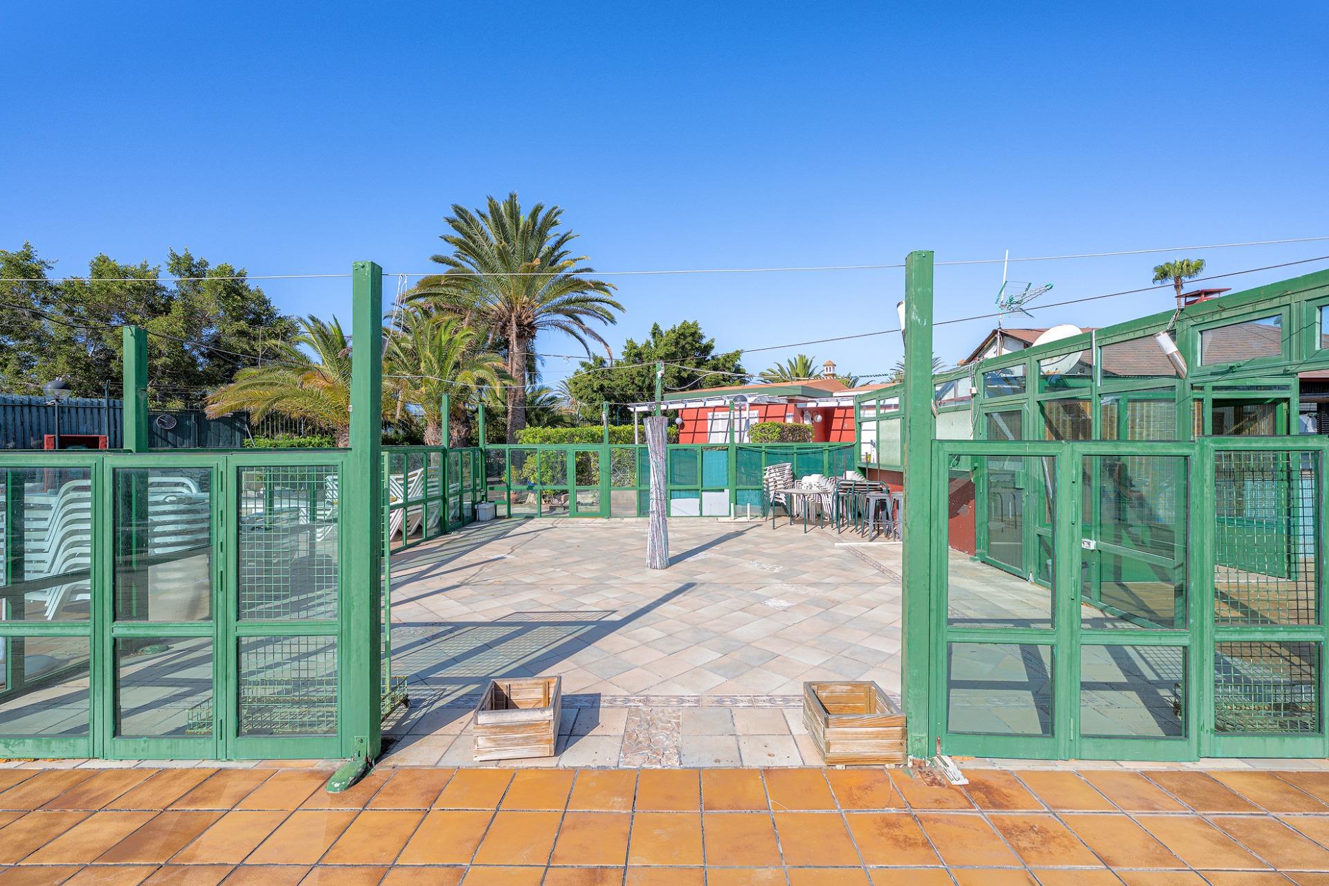 Local con Terraza de 73 m² y Bar junto a Piscina en Verdemar, Maspalomas