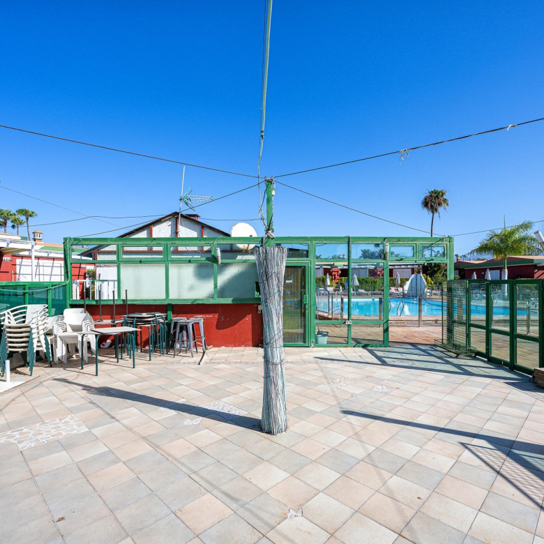 Local con Terraza de 73 m² y Bar junto a Piscina en Verdemar, Maspalomas