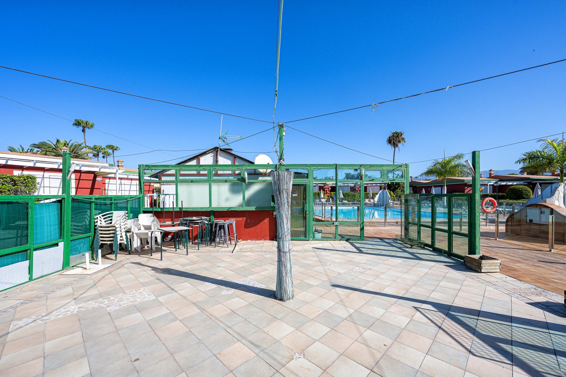 Local con Terraza de 73 m² y Bar junto a Piscina en Verdemar, Maspalomas