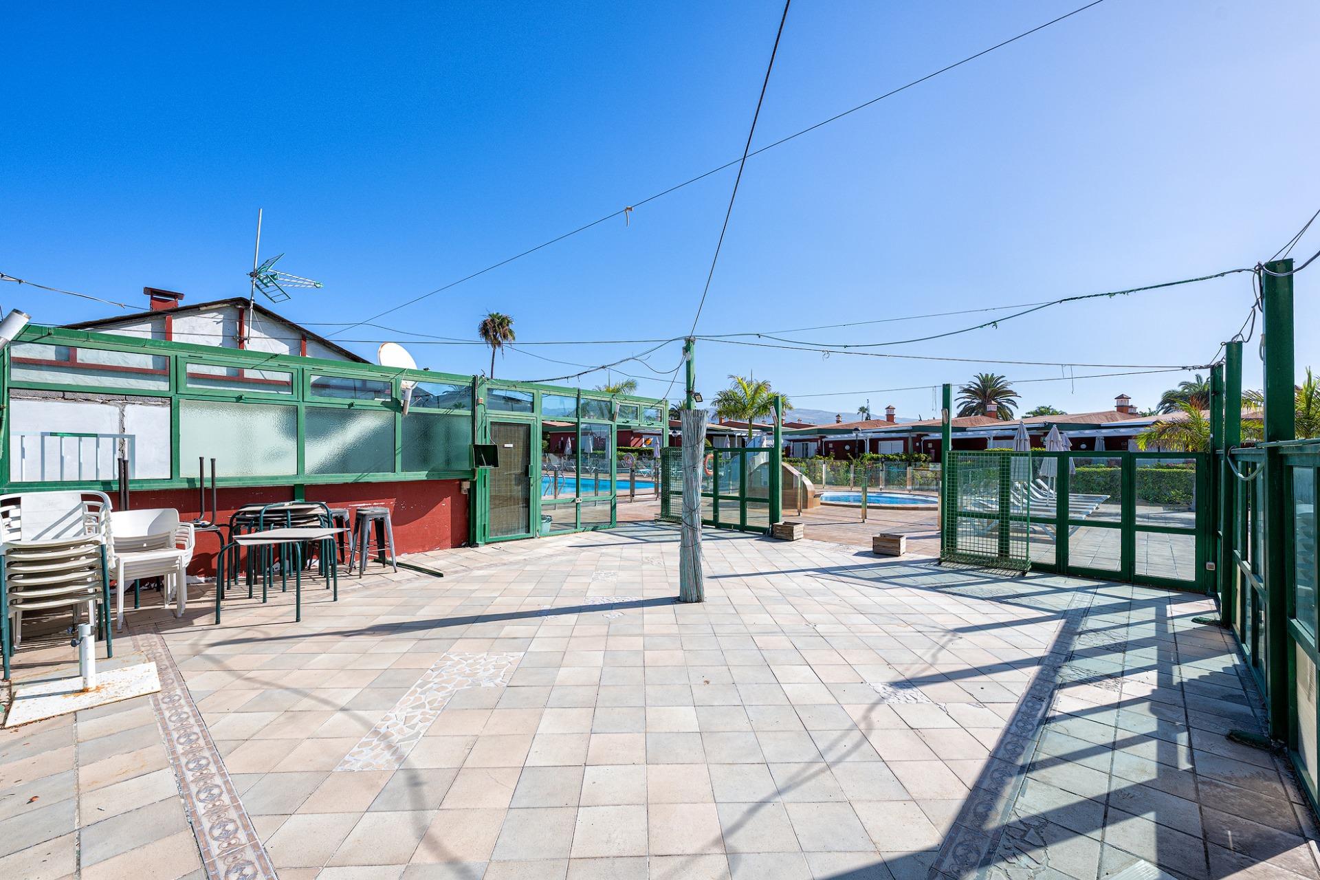 Local con Terraza de 73 m² y Bar junto a Piscina en Verdemar, Maspalomas