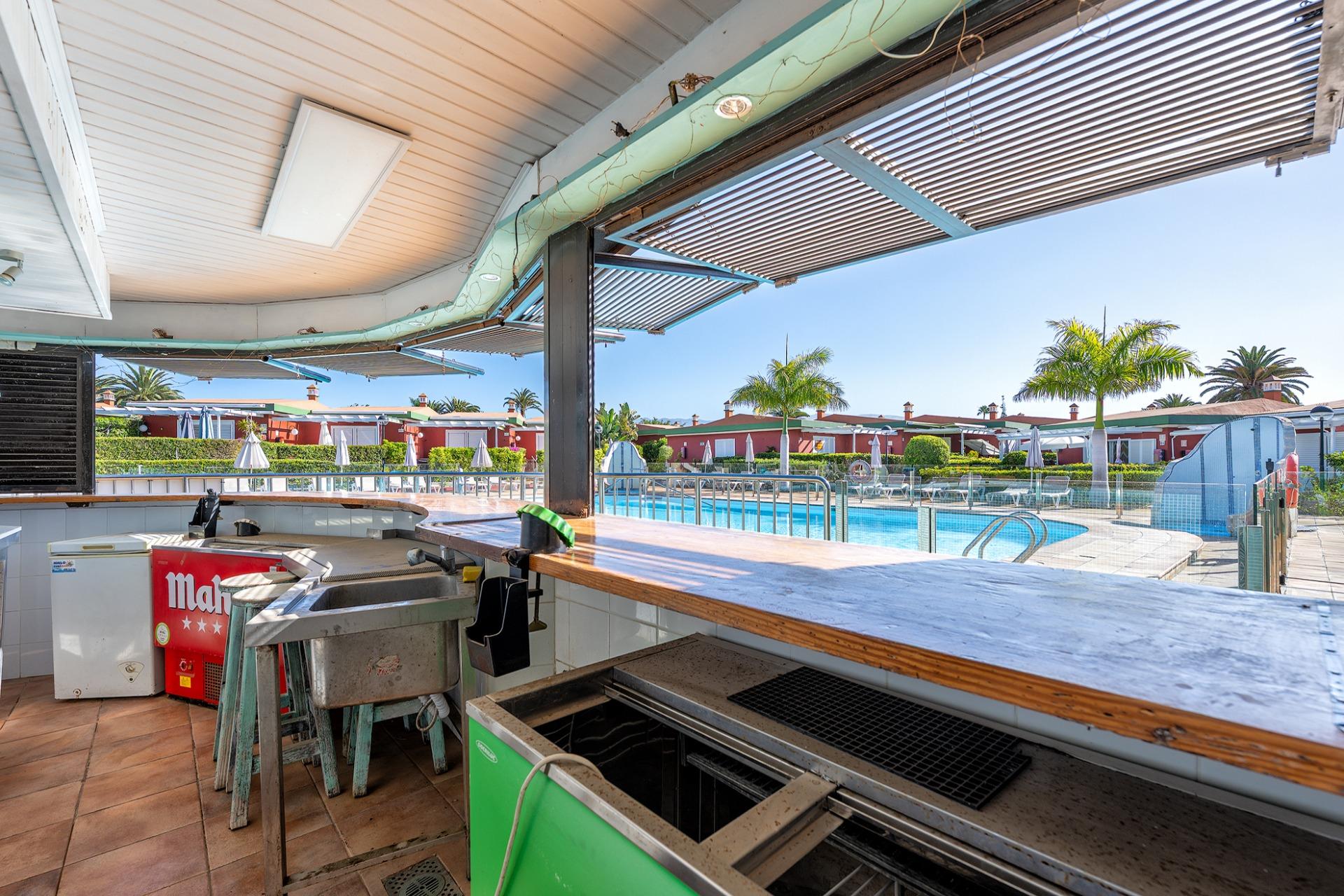 Local con Terraza de 73 m² y Bar junto a Piscina en Verdemar, Maspalomas