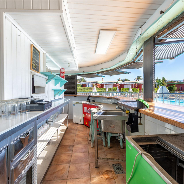 Local con Terraza de 73 m² y Bar junto a Piscina en Verdemar, Maspalomas