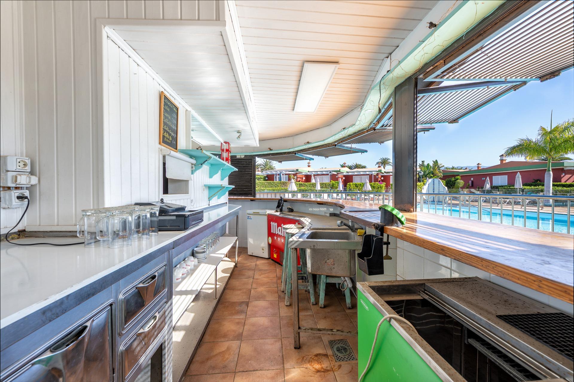 Local con Terraza de 73 m² y Bar junto a Piscina en Verdemar, Maspalomas