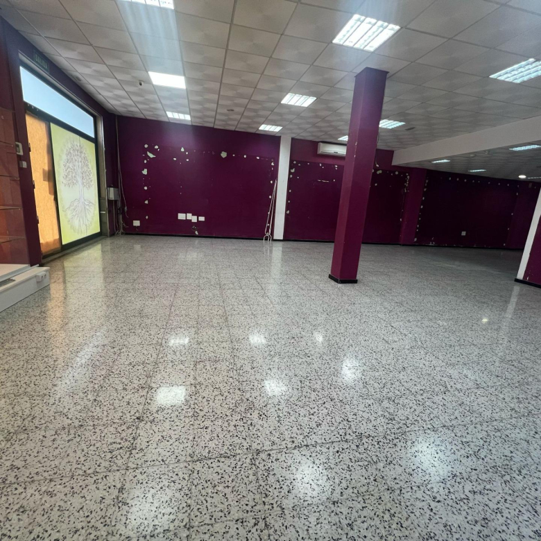 Local comercial en esquina con 6 escaparates en Pleno centro de Vecindario