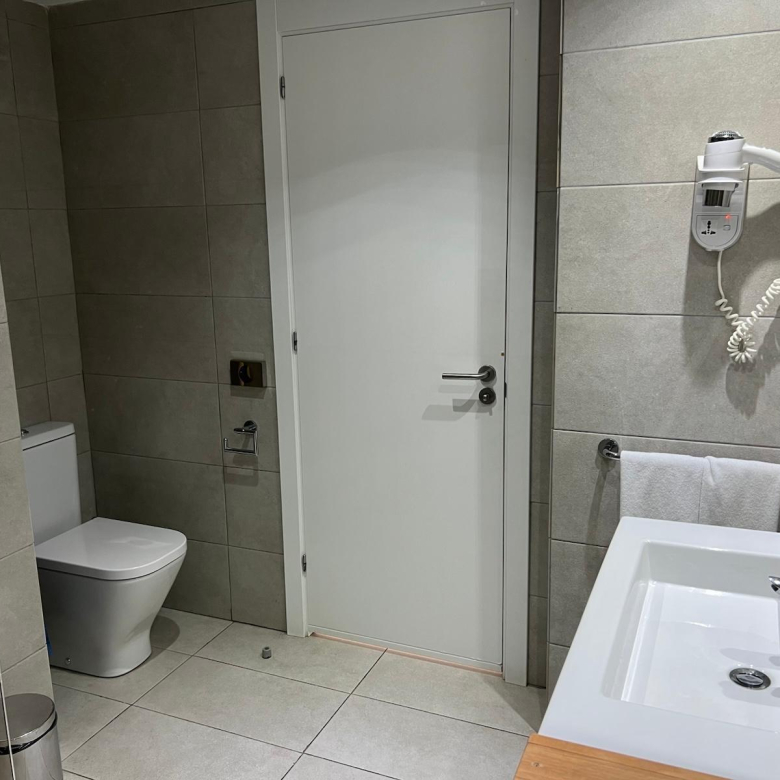 AMPLIO Y MODERNO APARTAMENTO CON TERRAZA Y VISTAS DESPEJADAS