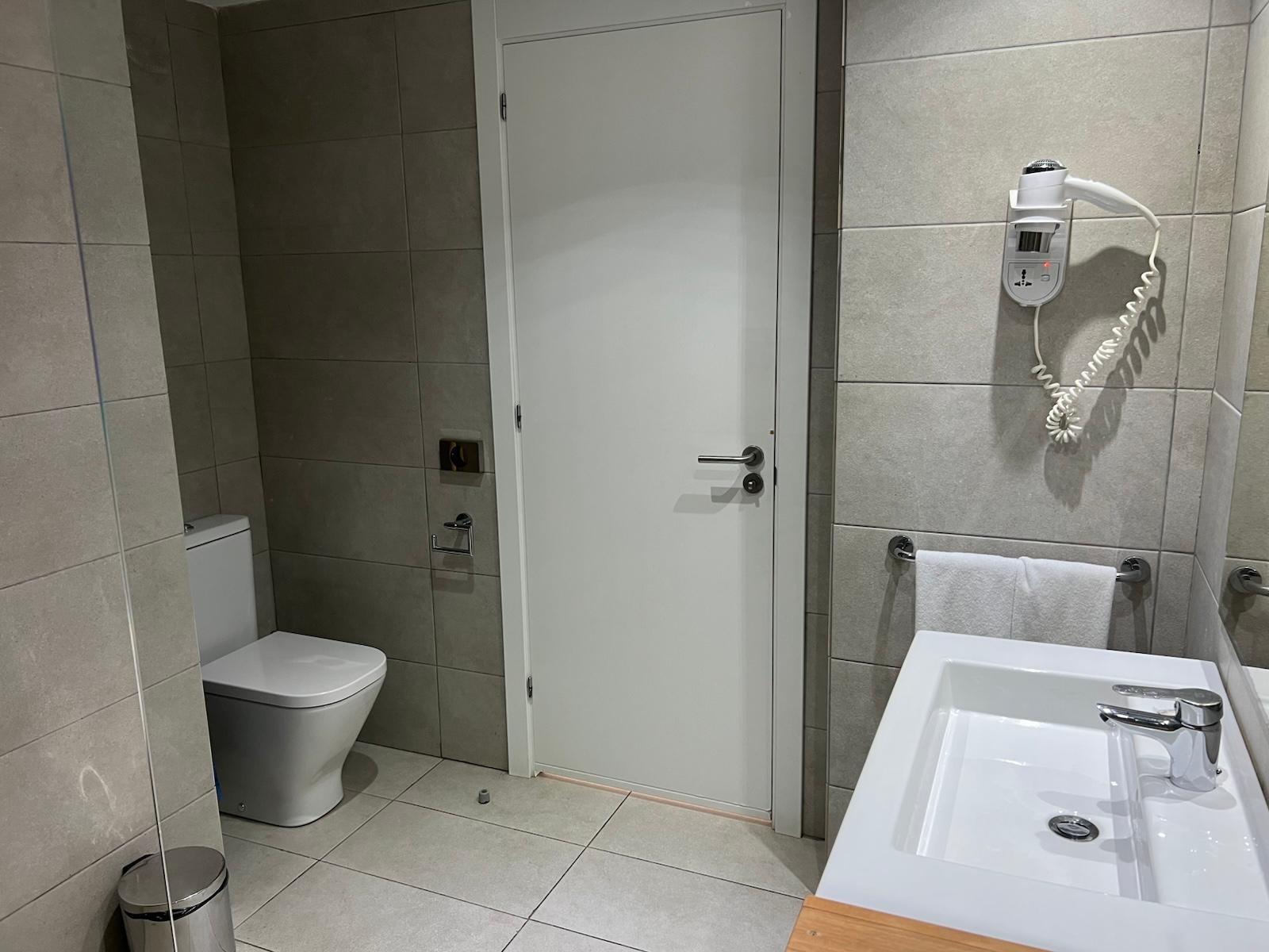 AMPLIO Y MODERNO APARTAMENTO CON TERRAZA Y VISTAS DESPEJADAS