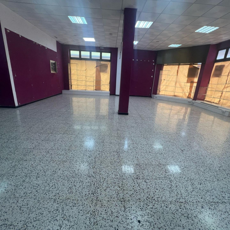 Local comercial en esquina con 6 escaparates en Pleno centro de Vecindario