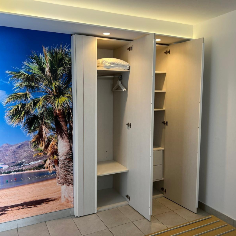 AMPLIO Y MODERNO APARTAMENTO CON TERRAZA Y VISTAS DESPEJADAS