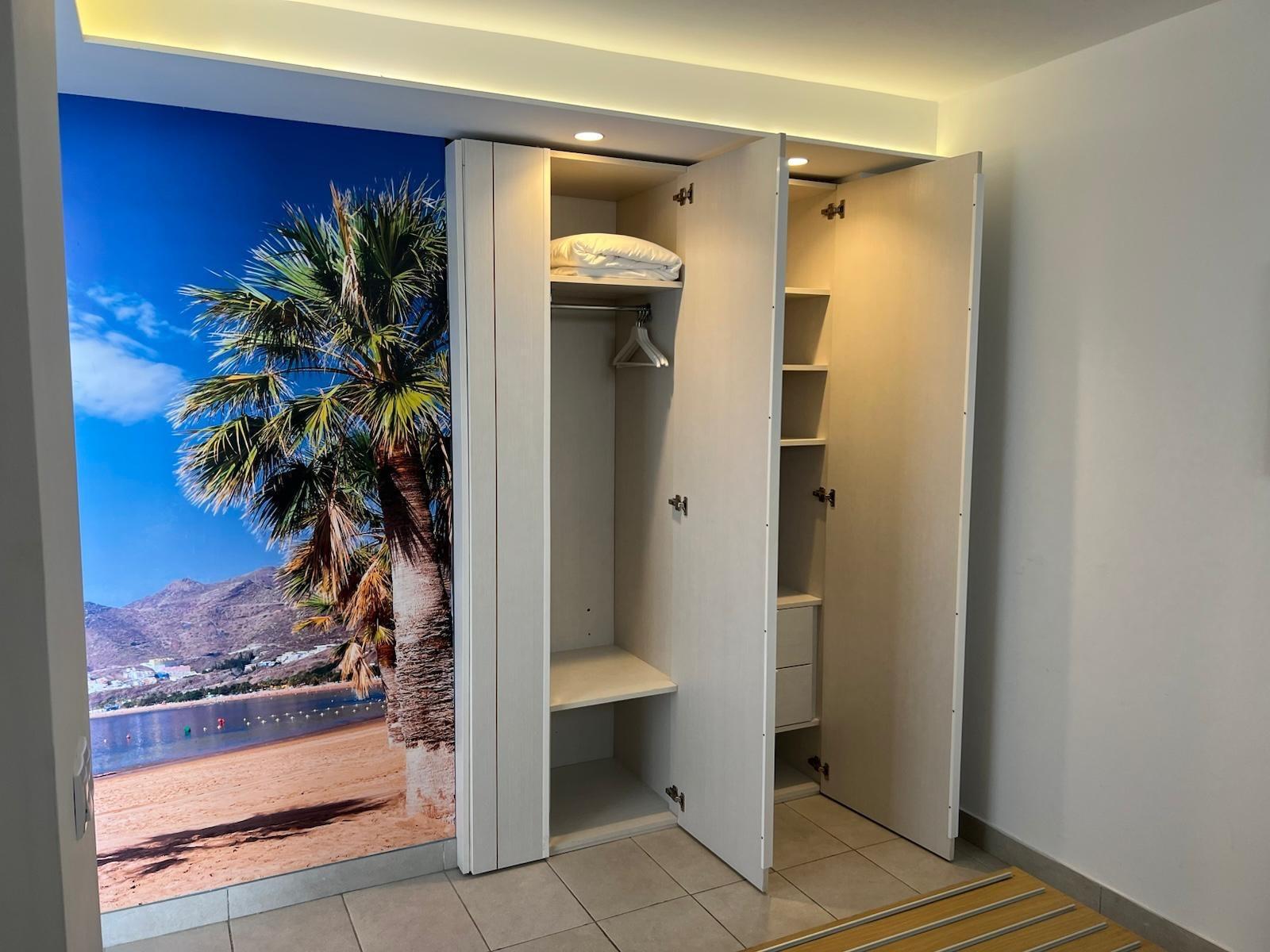 AMPLIO Y MODERNO APARTAMENTO CON TERRAZA Y VISTAS DESPEJADAS