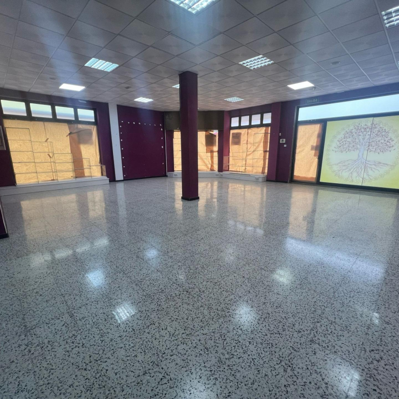 Local comercial en esquina con 6 escaparates en Pleno centro de Vecindario