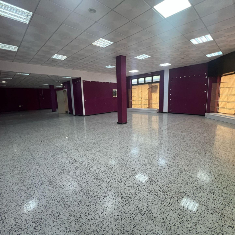 Local comercial en esquina con 6 escaparates en Pleno centro de Vecindario