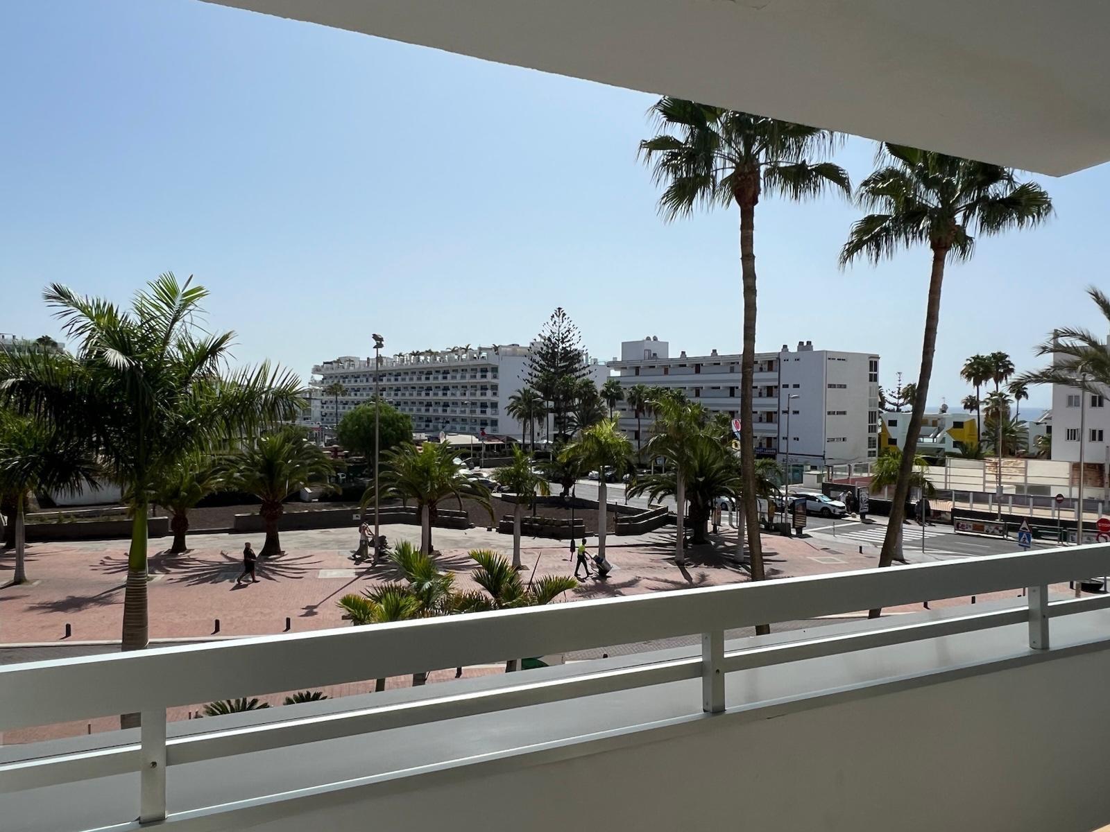 AMPLIO Y MODERNO APARTAMENTO CON TERRAZA Y VISTAS DESPEJADAS