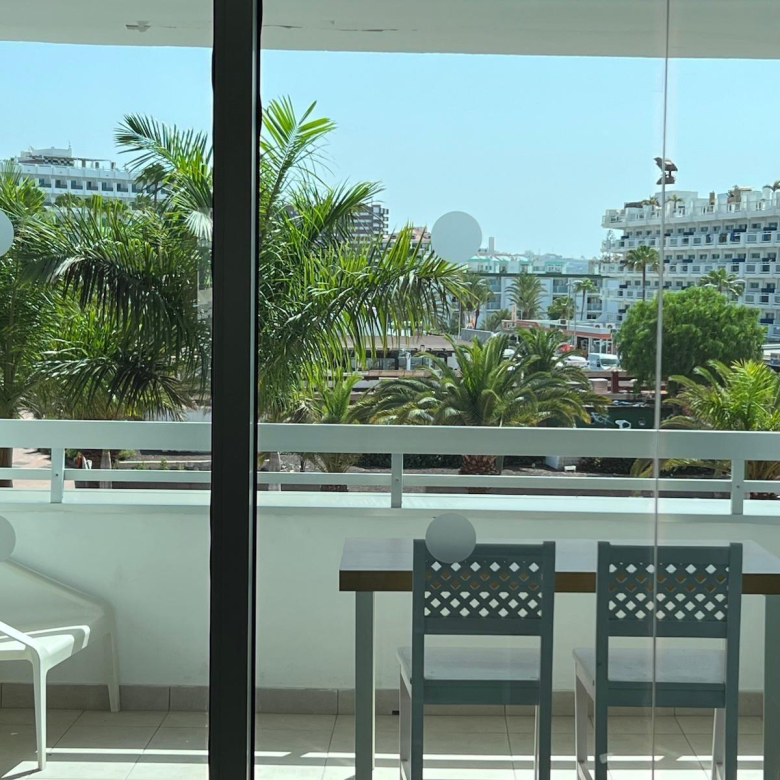 AMPLIO Y MODERNO APARTAMENTO CON TERRAZA Y VISTAS DESPEJADAS