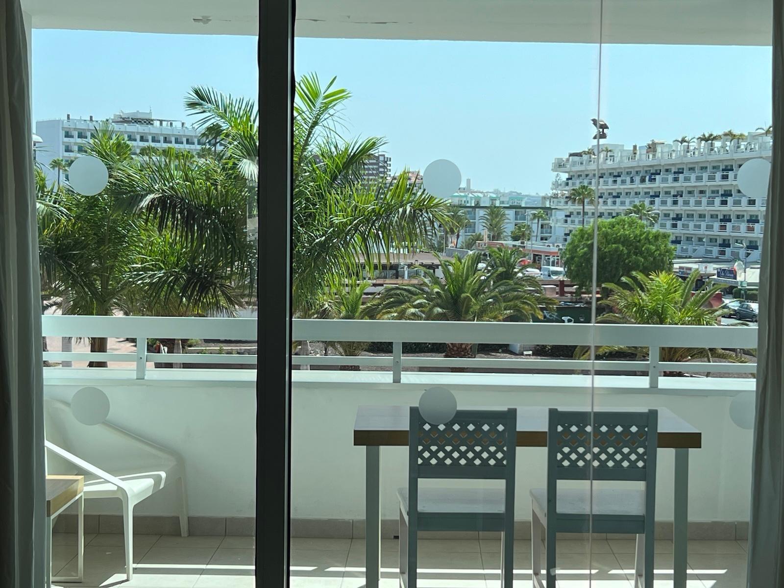 AMPLIO Y MODERNO APARTAMENTO CON TERRAZA Y VISTAS DESPEJADAS