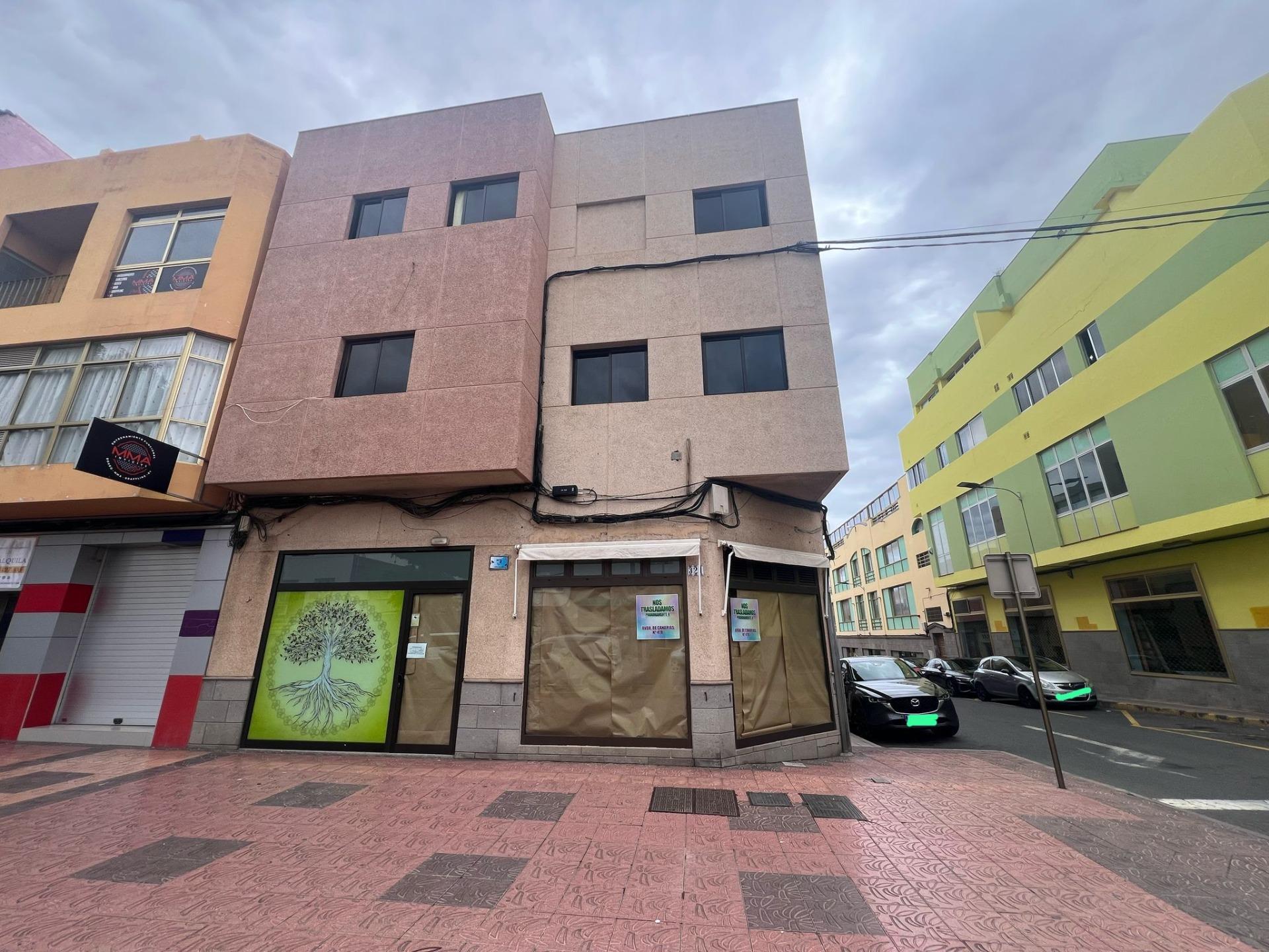 Local comercial en esquina con 6 escaparates en Pleno centro de Vecindario
