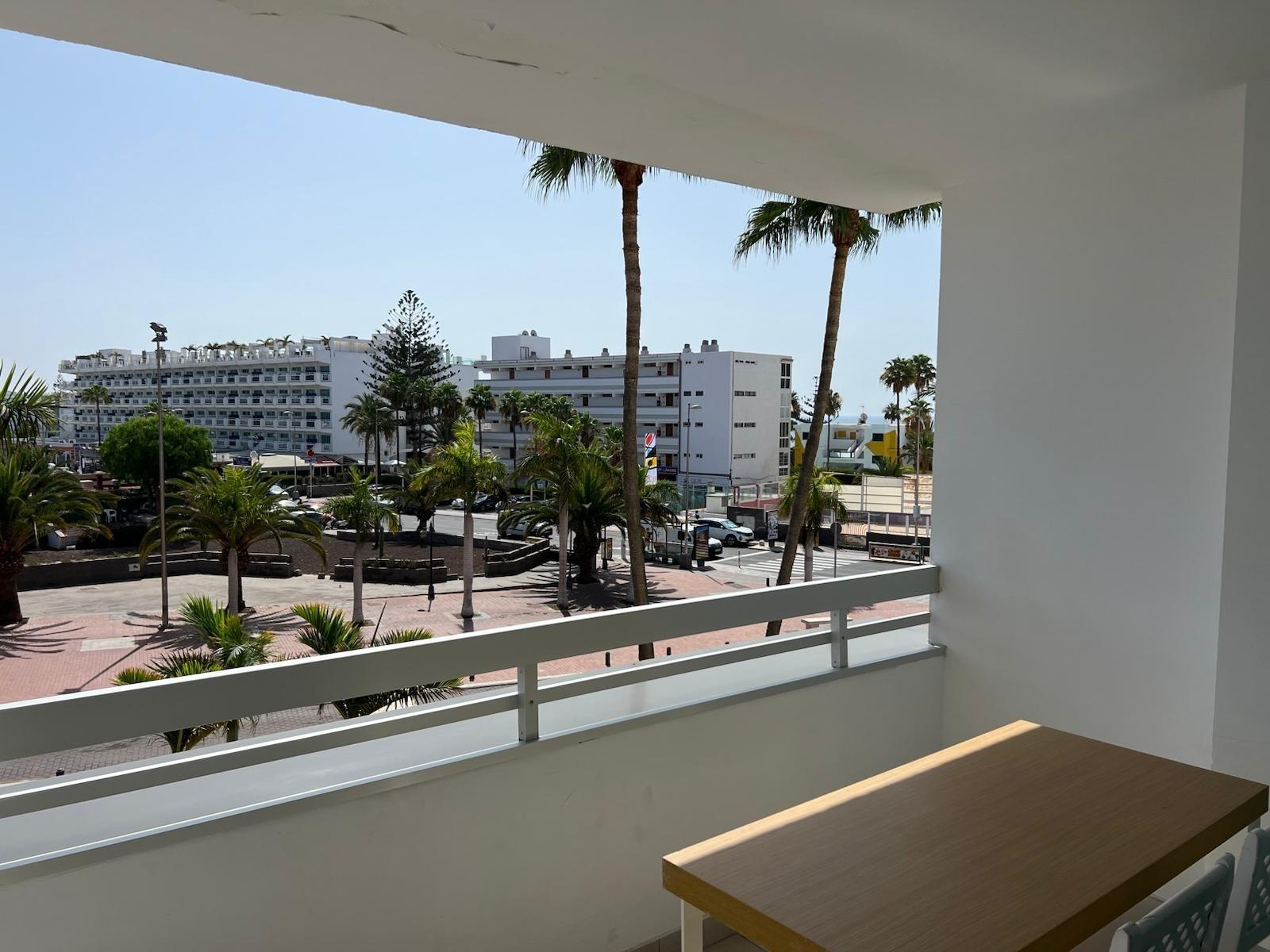 AMPLIO Y MODERNO APARTAMENTO CON TERRAZA Y VISTAS DESPEJADAS