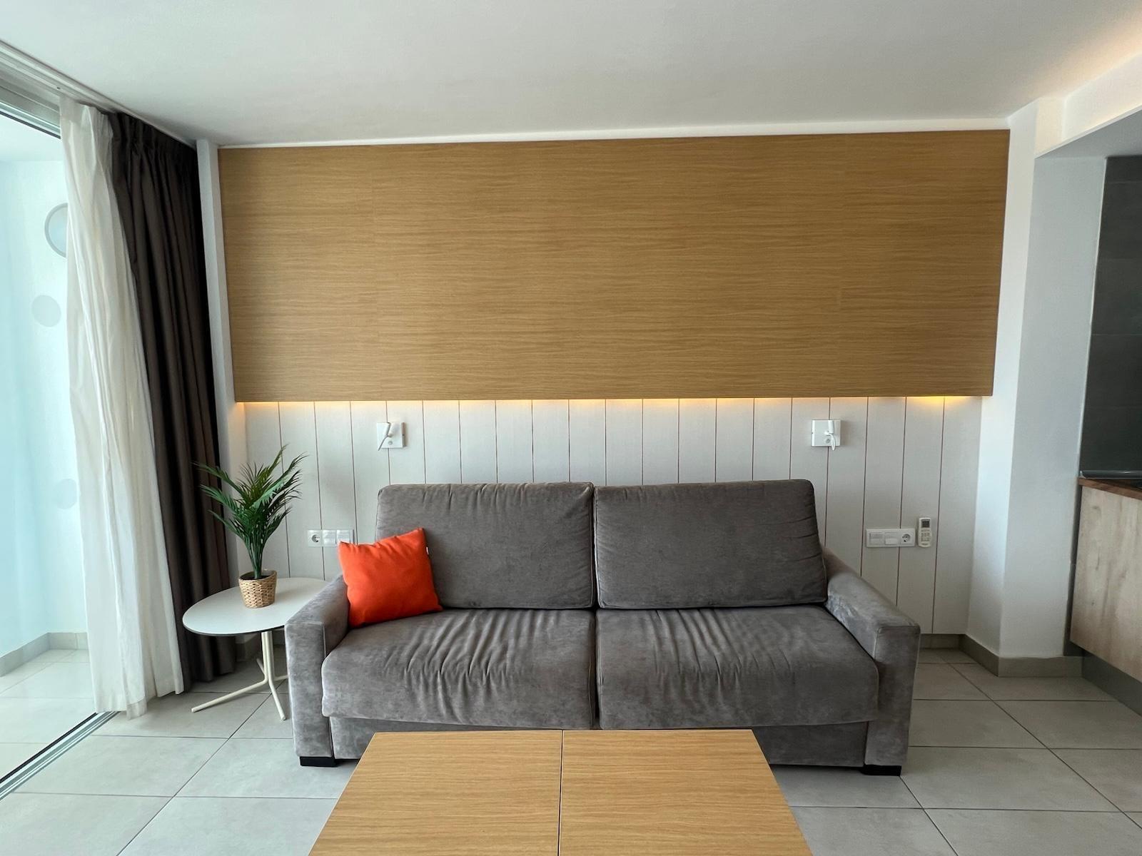 AMPLIO Y MODERNO APARTAMENTO CON TERRAZA Y VISTAS DESPEJADAS