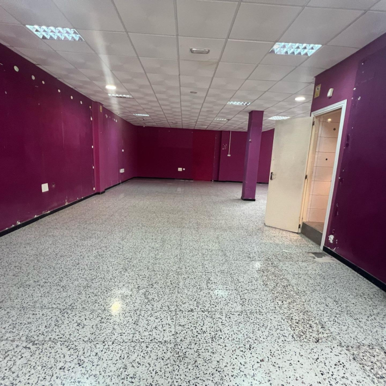 Local comercial en esquina con 6 escaparates en Pleno centro de Vecindario