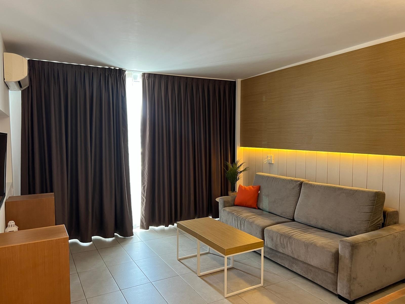 AMPLIO Y MODERNO APARTAMENTO CON TERRAZA Y VISTAS DESPEJADAS