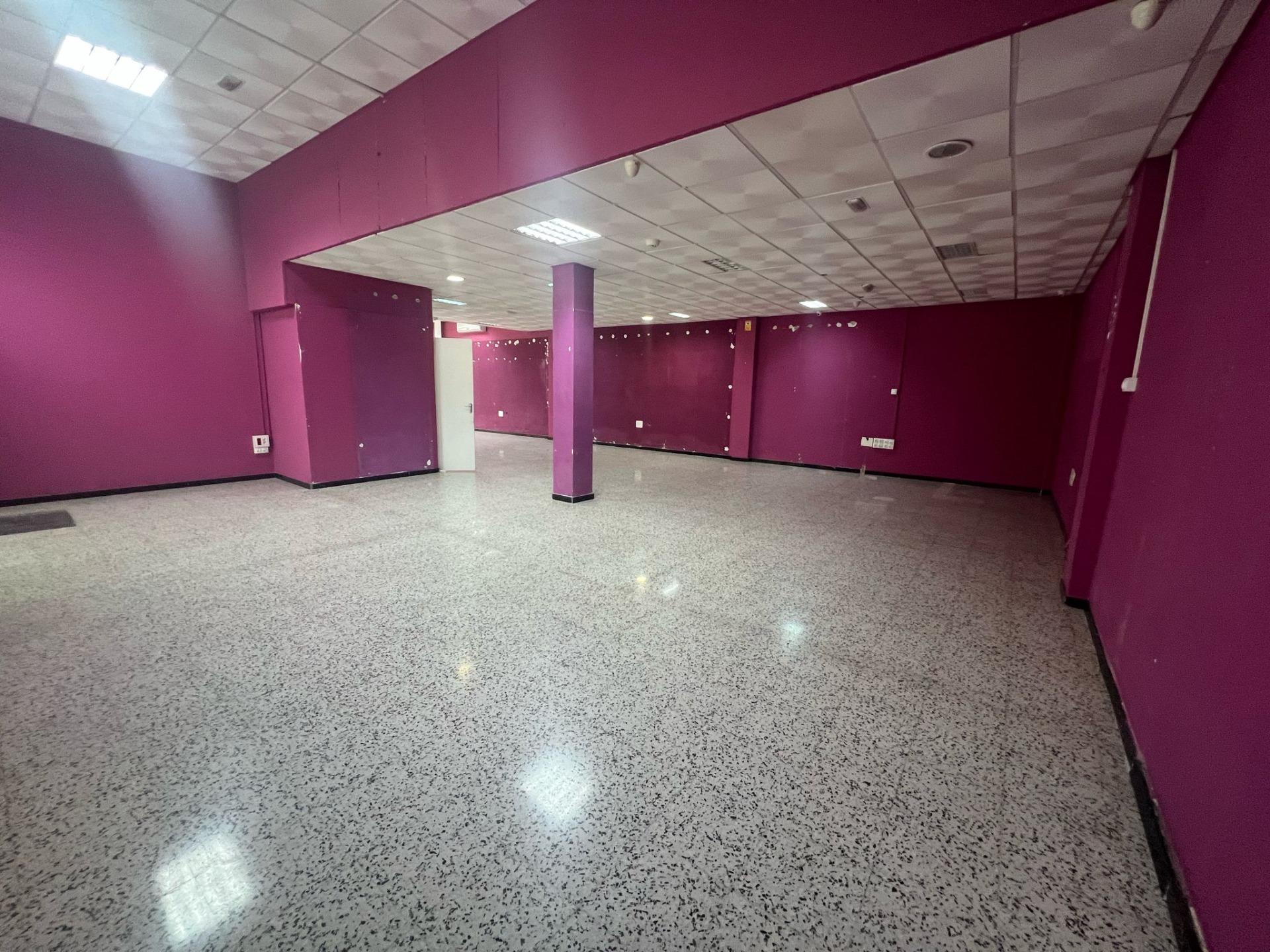 Local comercial en esquina con 6 escaparates en Pleno centro de Vecindario
