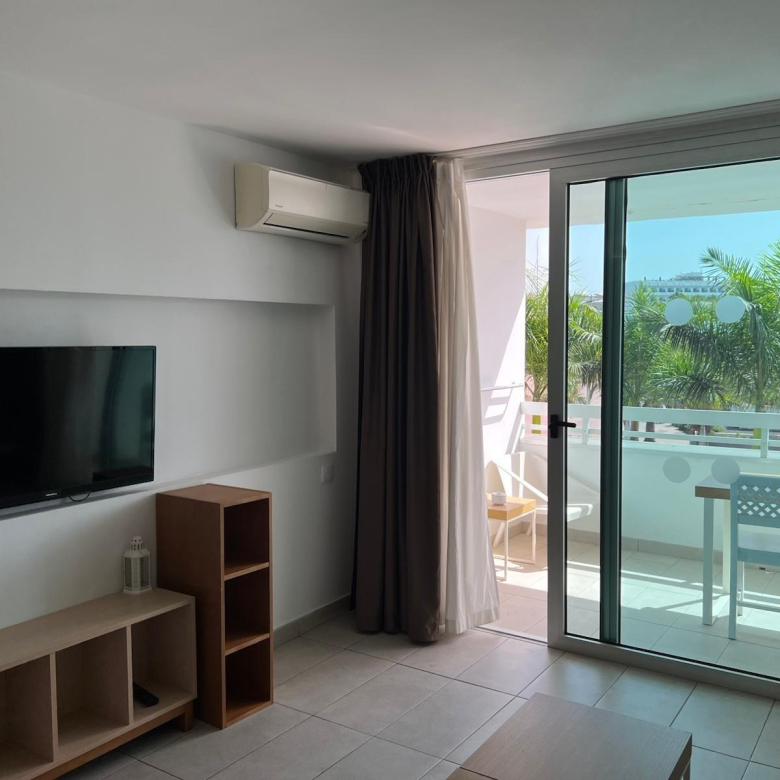 AMPLIO Y MODERNO APARTAMENTO CON TERRAZA Y VISTAS DESPEJADAS