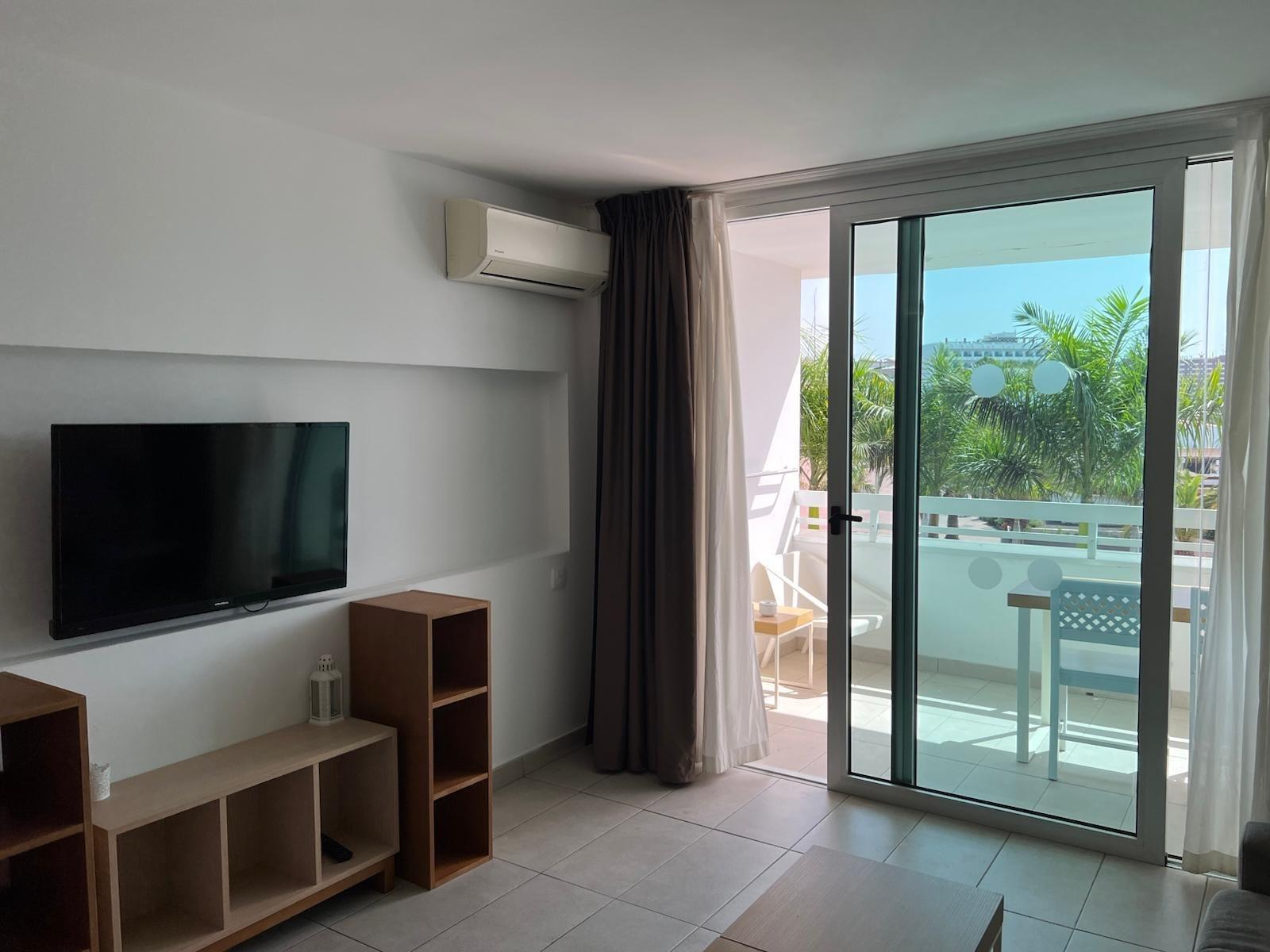 AMPLIO Y MODERNO APARTAMENTO CON TERRAZA Y VISTAS DESPEJADAS