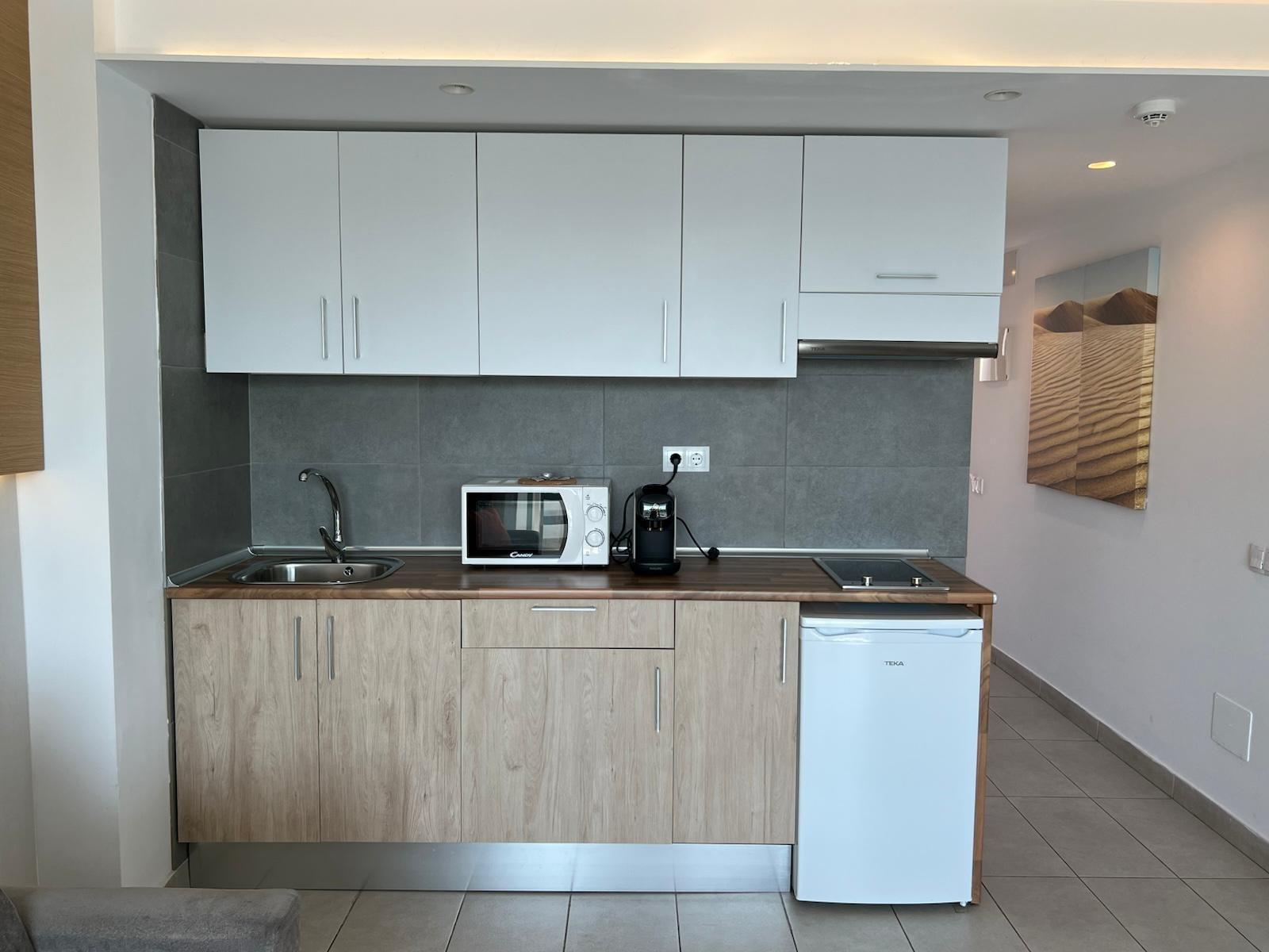 AMPLIO Y MODERNO APARTAMENTO CON TERRAZA Y VISTAS DESPEJADAS