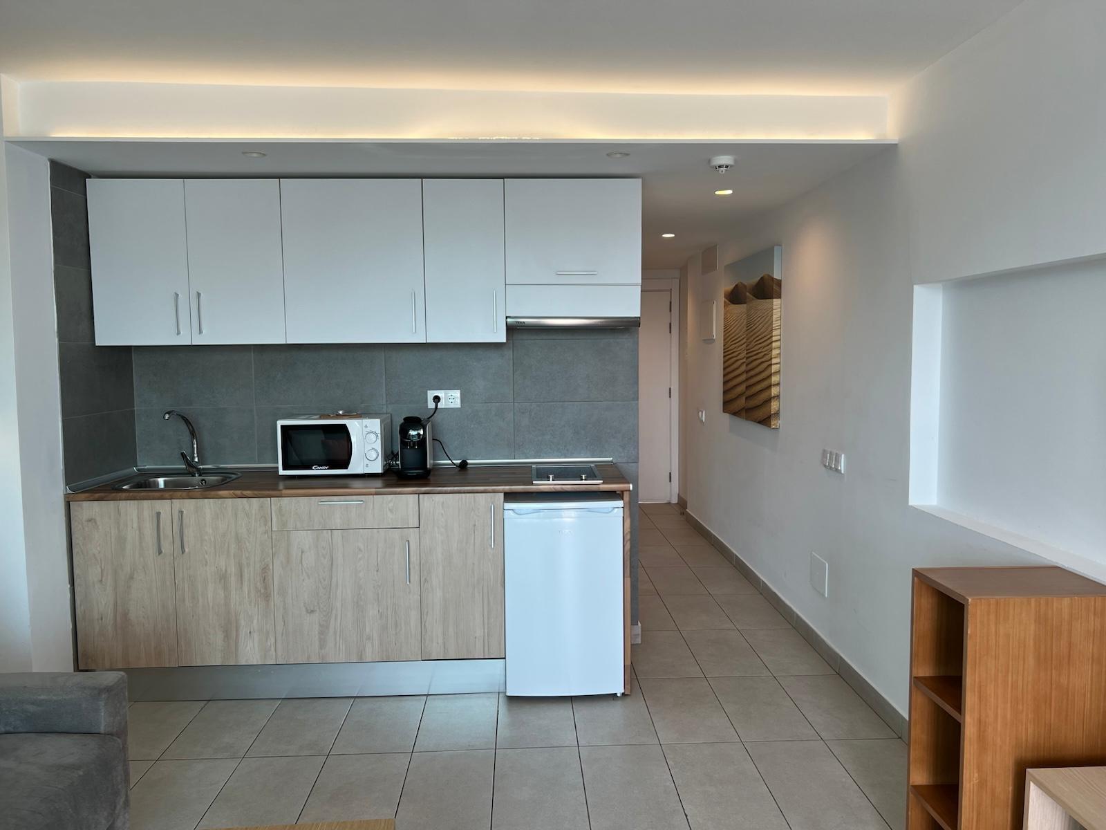 AMPLIO Y MODERNO APARTAMENTO CON TERRAZA Y VISTAS DESPEJADAS