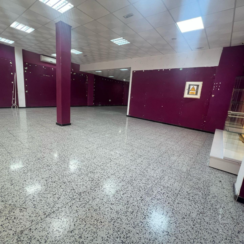 Local comercial en esquina con 6 escaparates en Pleno centro de Vecindario