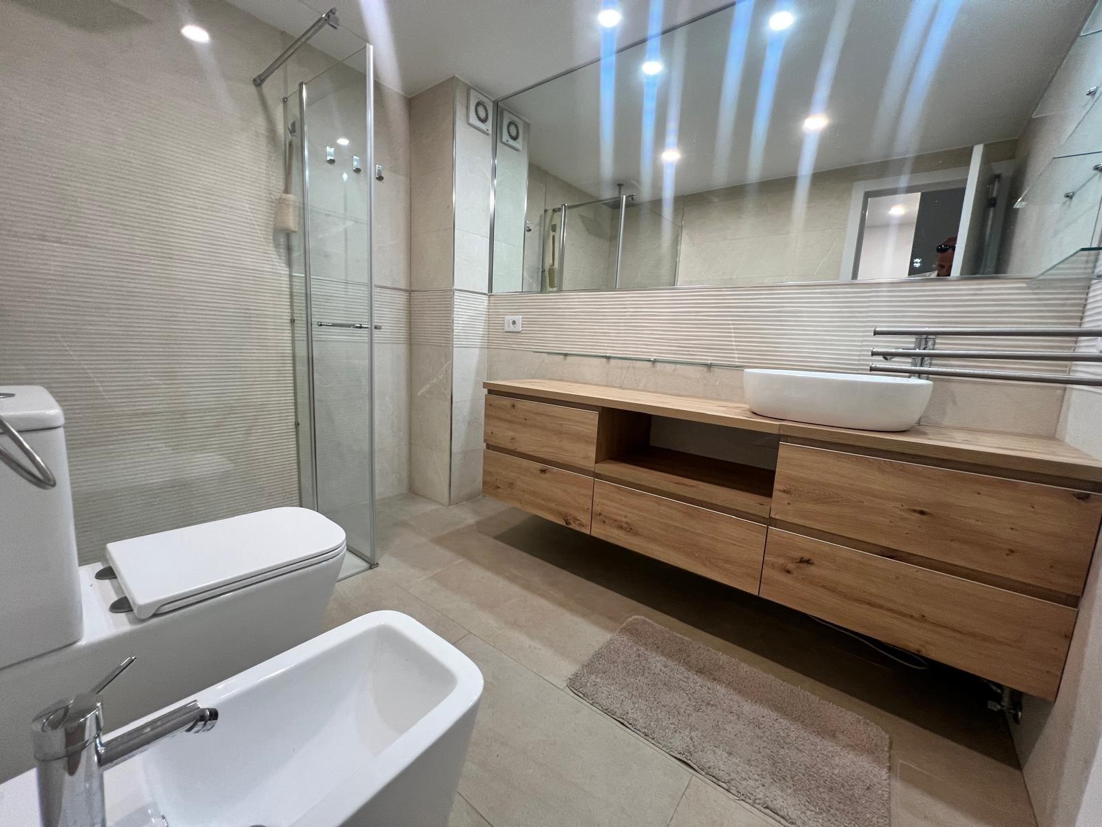 Se vende o se Alquila exclusivo apartamento reformado en Puerto Feliz