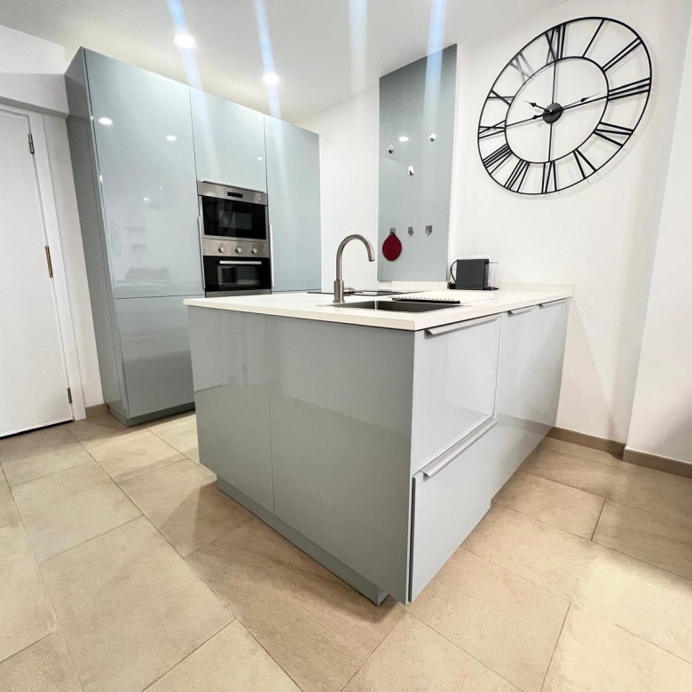 Se vende o se Alquila exclusivo apartamento reformado en Puerto Feliz