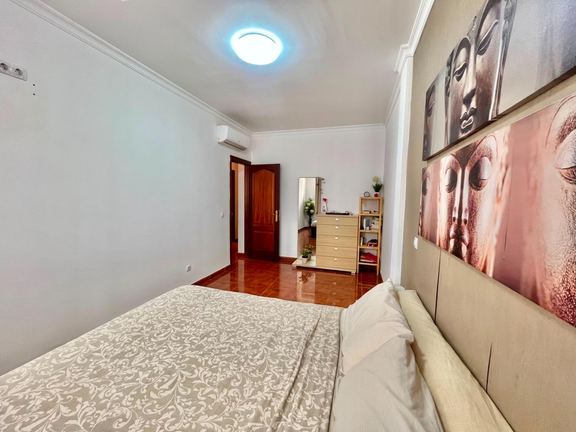 AMPLIO ADOSADO EN ZONA RESIDENCIAL
