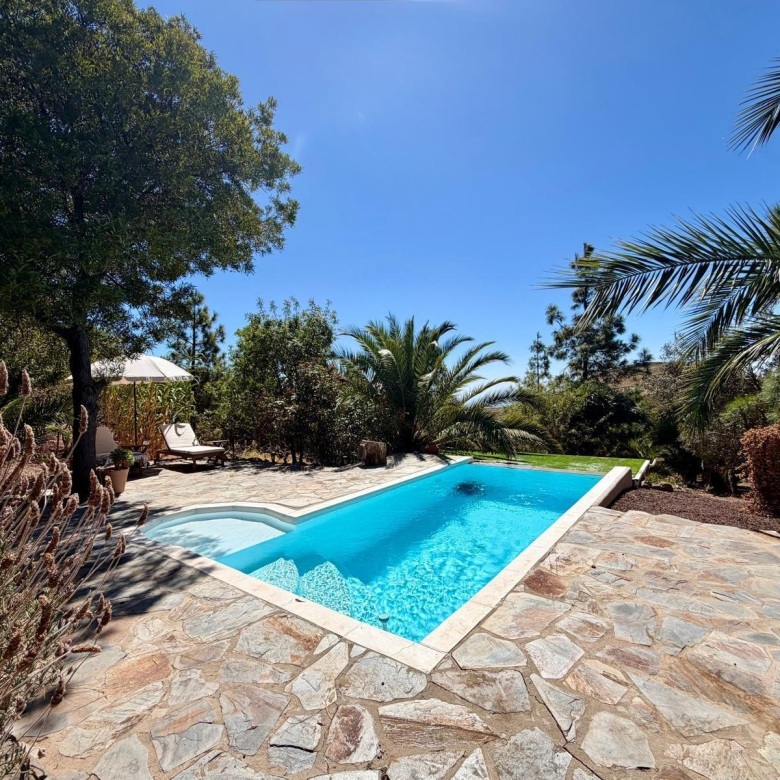 Finca de ensueño con casa rústica y piscina privada cerca de Ingenio
