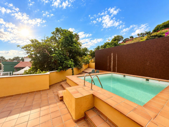 CHALET INDEPENDIENTE de 4 DORMITORIOS CON PISCINA EN SANTA BRÍGIDA